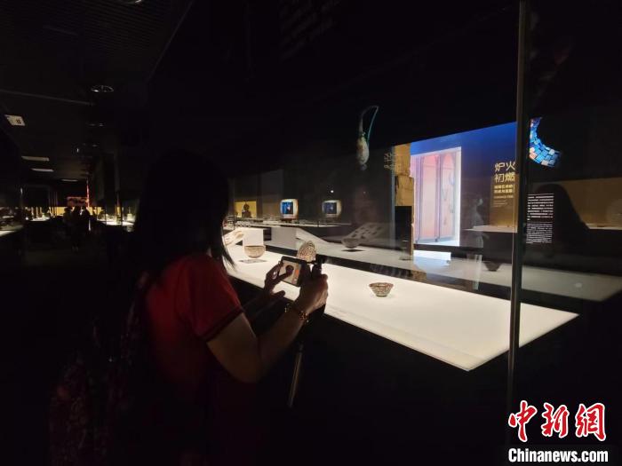 丝路琉光——从地中海到长安的古代玻璃艺术展亮相西安