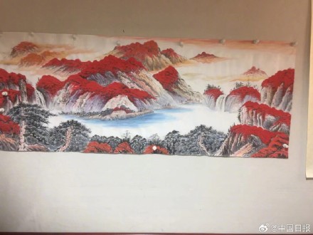 61岁保安9年手绘千余幅山水画