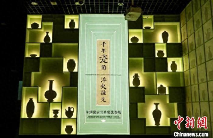 中国古陶磁器 明朝期(17世紀) 南方系 古染付 天啓染付 古安南 鳥図香合 美術品・アンティーク・コレクション