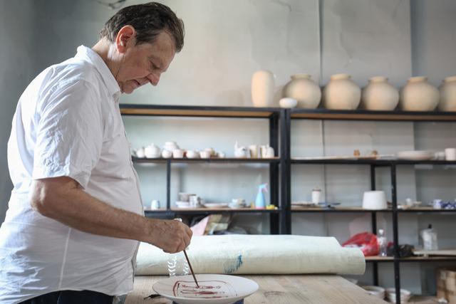 “匠从八方来,器成天下走”——世界陶瓷文化在景德镇“百花齐放”