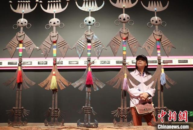 “美的森林——韩美林艺术展”在成都市美术馆启幕