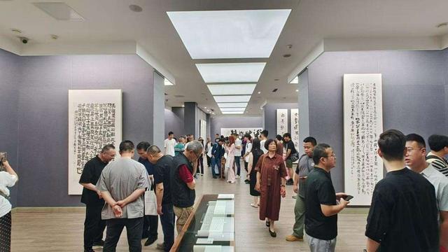 “书于竹帛——鲍贤伦、陈阳静书法展”亮相成都