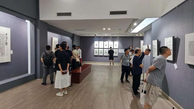 “书于竹帛——鲍贤伦、陈阳静书法展”亮相成都