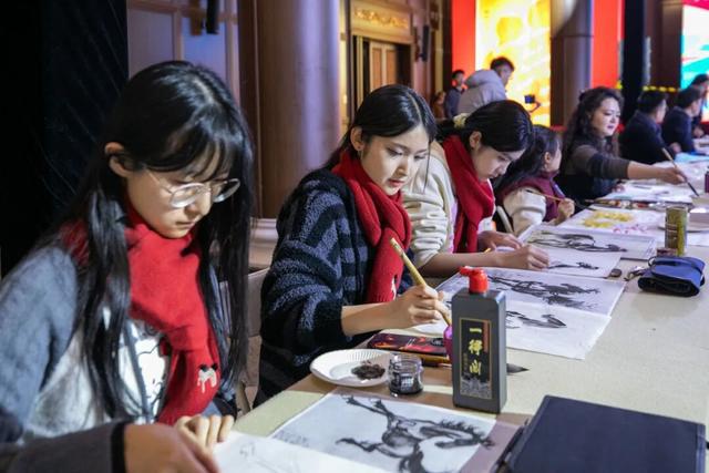 艺术跨年 全民共创 第十届中国北京国际美术双年展跨年活动在北京展览馆举办