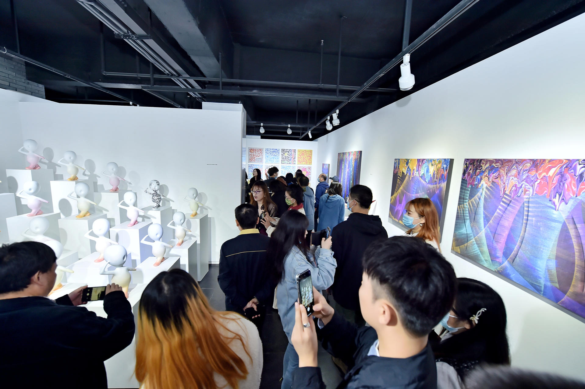 “2021视觉剧场双年展”在许燎源现代设计艺术博物馆绚丽启幕