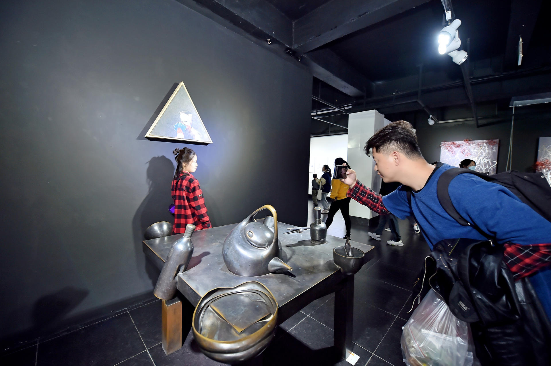 “2021视觉剧场双年展”在许燎源现代设计艺术博物馆绚丽启幕