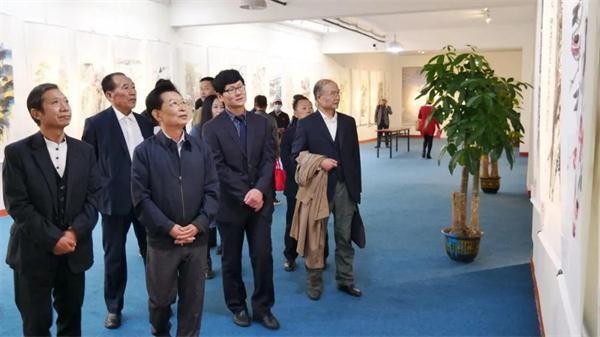 杨宪金思勤高娃合写蒙汉同体书法特邀参展建党百年全球华人书法展