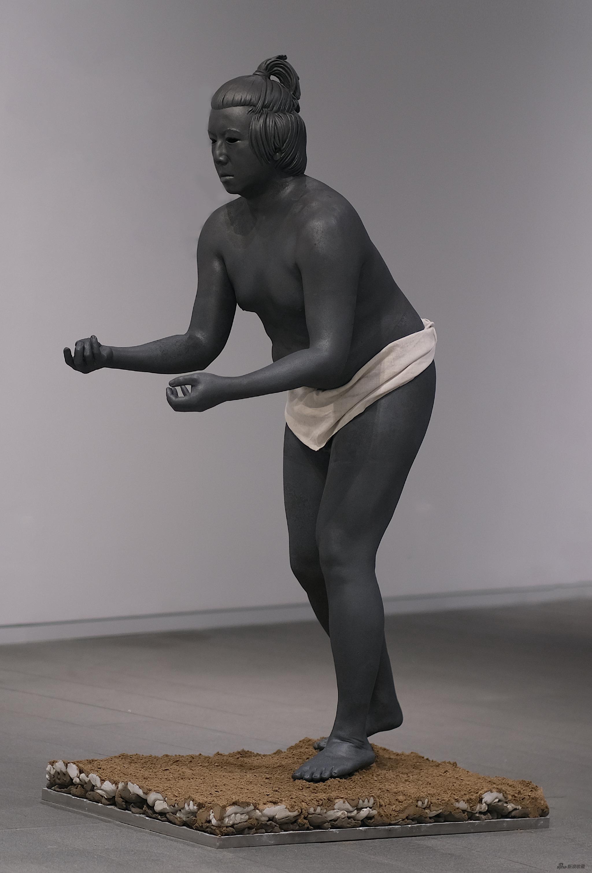 Darryl 何翔宇不锈钢165×50×100cm 2021，摄影：刘相利 © 和美术馆