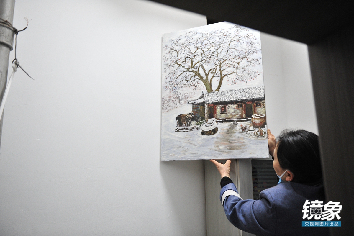 “陋室画家”王柳云的世界：白天做清洁工，夜里临摹世界名画