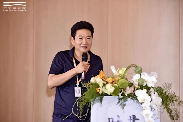 中央美术学院美术馆馆长张子康主持