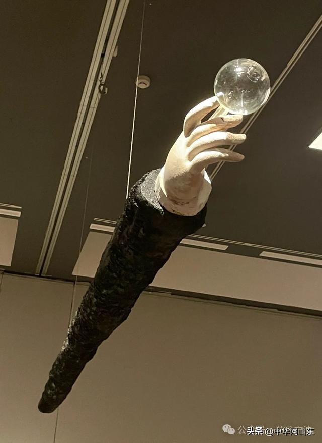 “炭骨——梅法钗个展”在中国美术馆启幕，展期至4月22日