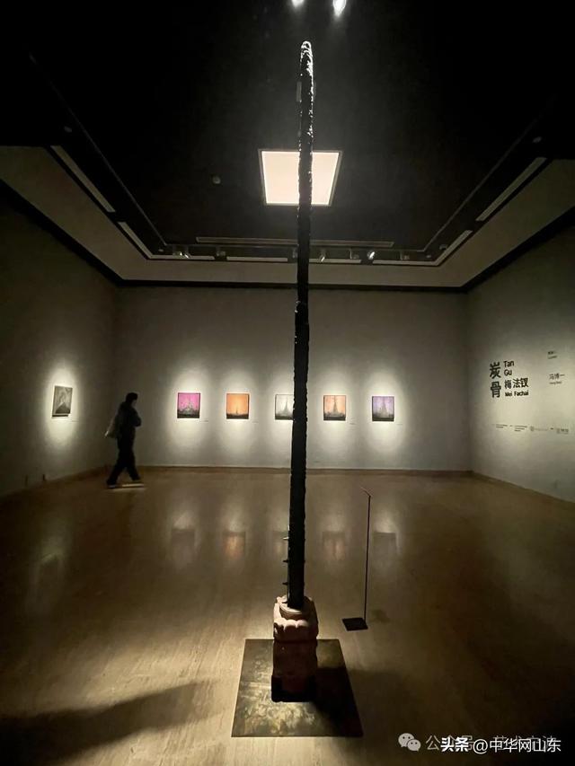 “炭骨——梅法钗个展”在中国美术馆启幕，展期至4月22日