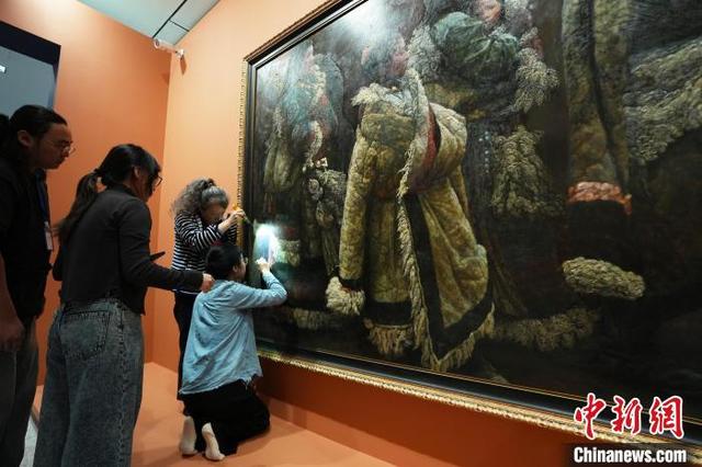 陈逸飞“海上旧梦”系列巅峰之作《玉堂春暖》开箱布展