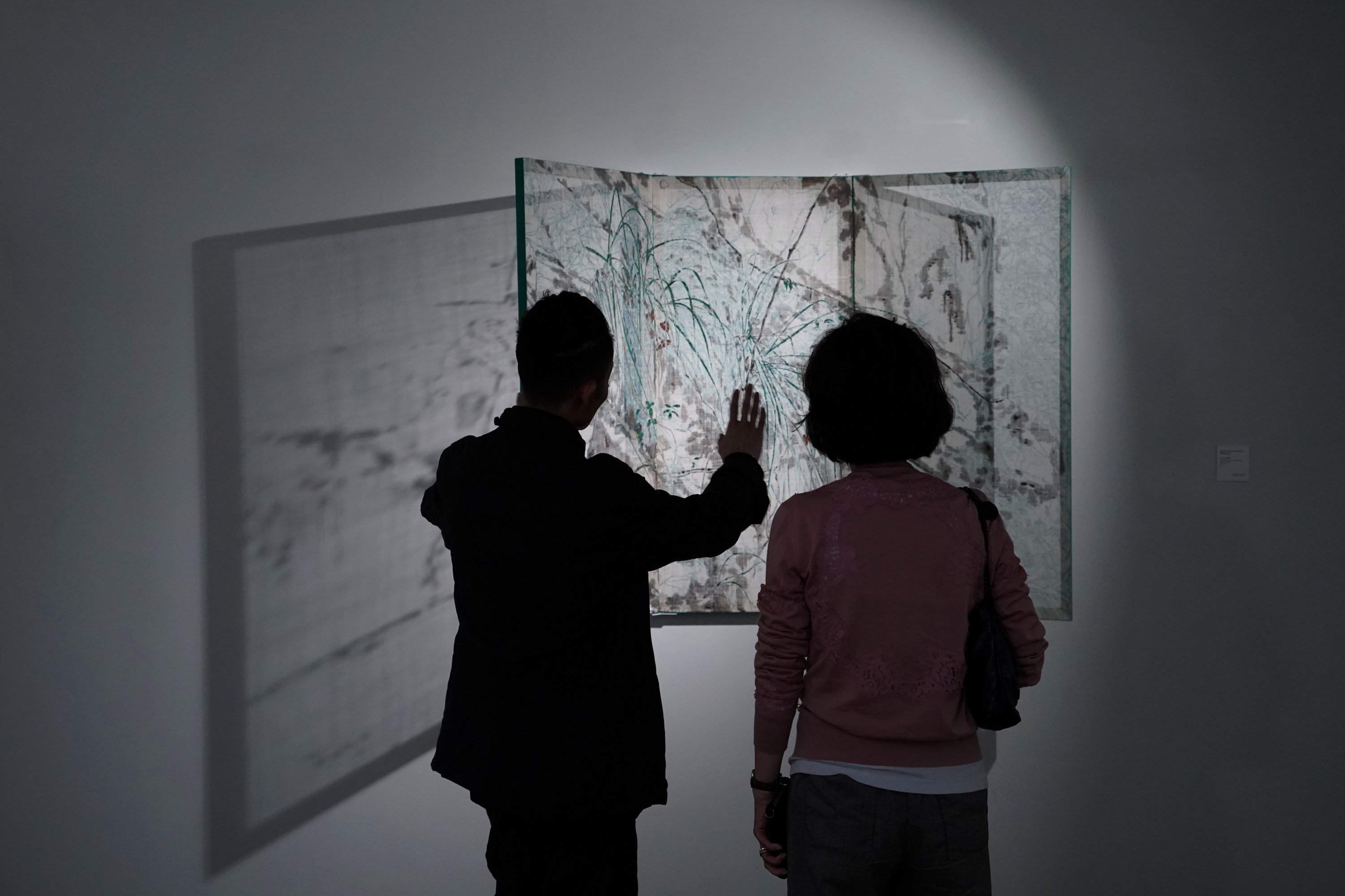 天趣当代艺术·中环正在举办的吴观真个展「叠」1.jpg