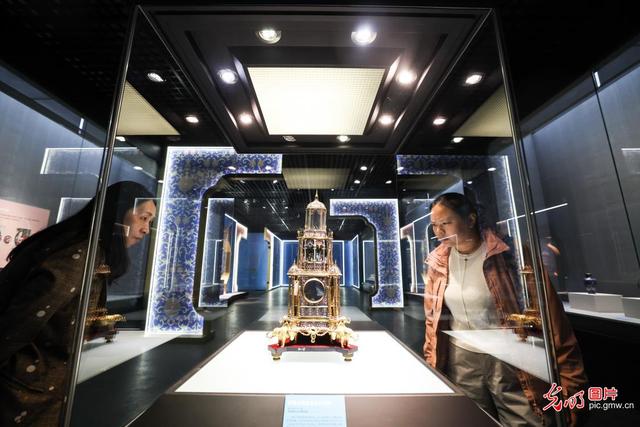 “华彩珍蓝——河北珐琅艺术展”在河北博物院展出