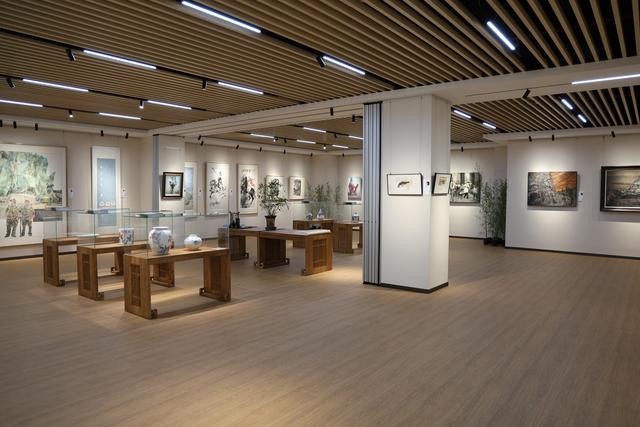 首次亮相！“翰墨绽放强军梦”美术作品展在广州市国防教育中心展出