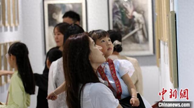 “天生艺术家”美术展在乌鲁木齐举办